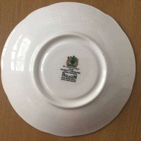 Two Paragon fine bone china Saucers-Canada Coats of Arms and Emblems vintage - Picture 5 of 5